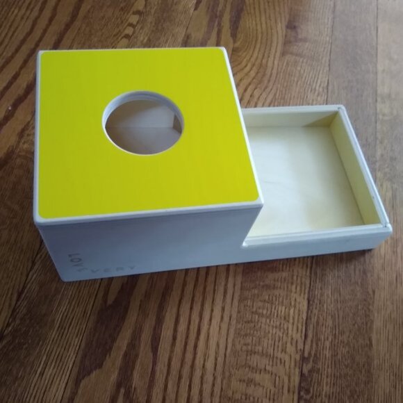 Lovevery Ball Drop and Picture Cards from the Inspector playkit (7-8m) - Picture 8 of 9